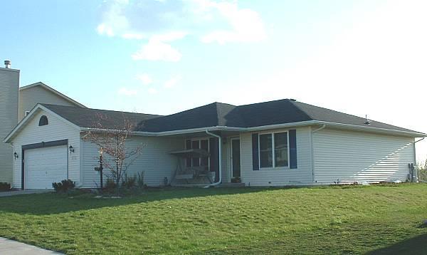 2352 Tamarack Ln., Waukesha, WI 53188