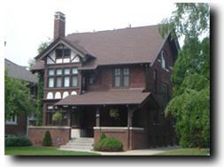 3955 N Harcourt Pl, Shorewood, WI 53211