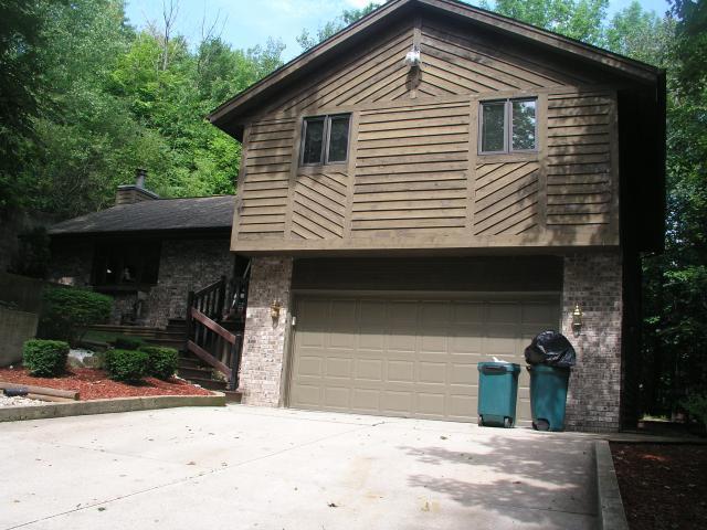 2812 Glassgo Dr., Hartford, WI 53027