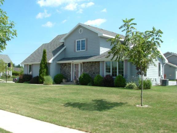 689 Hickory, Saukville, WI 53080