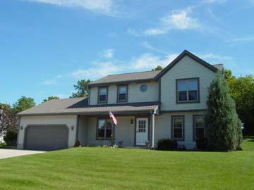 444 Cheshire Ln., Pewaukee, WI 53072