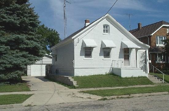 1121 S 19th St, Manitowoc, WI 54220