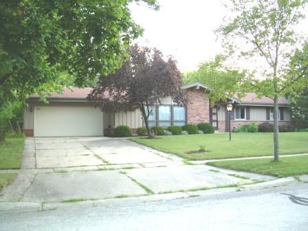 8867 Greenview Ln., Greendale, WI 53129