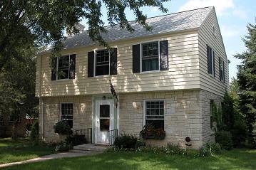 261 Main St, Pewaukee, WI 53072