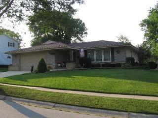 4920 Saxony Ln., Greendale, WI 53129