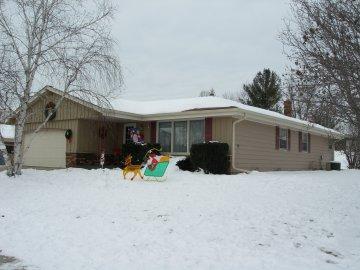 1249 River Park Cir., Mukwonago, WI 53149