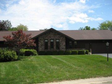 7426 N Braeburn Ln, Glendale, WI 53209
