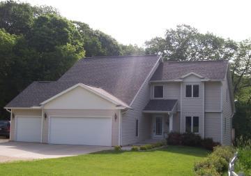 N6397 Riverview Dr., Onalaska, WI 54650