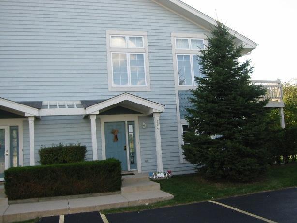 618 N Geneva National Ave #6-42, Geneva, WI 53147