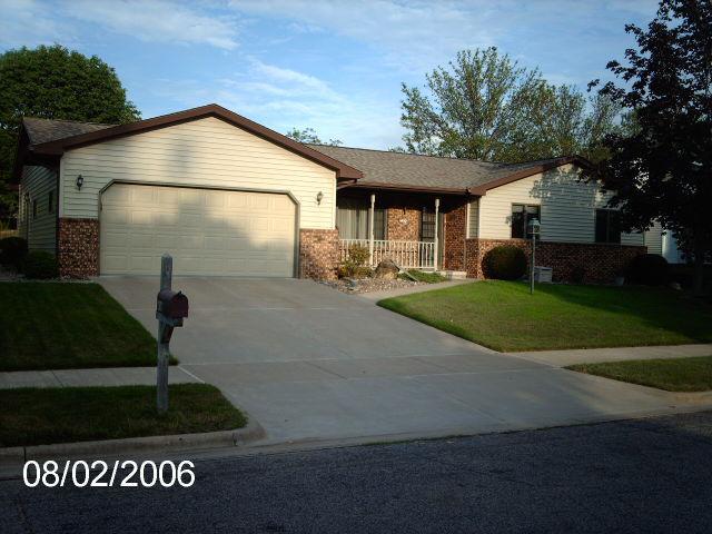 616 N Oak Ave, Onalaska, WI 54650