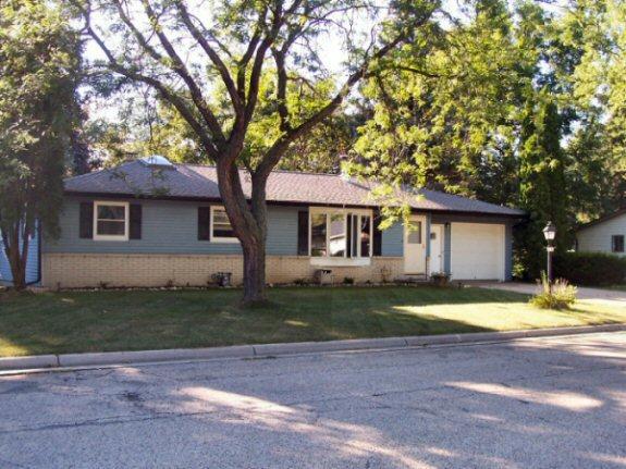 1134 Lily Rd., Oconomowoc, WI 53066
