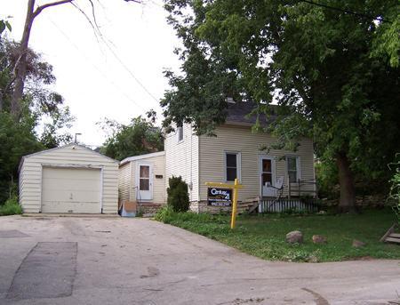 120 North Street Ct., Waukesha, WI 53188