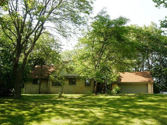 19030 W Norwood Dr, New Berlin, WI 53146