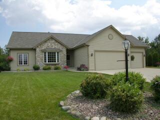 3830 S River Ridge Blvd., Greenfield, WI 53228