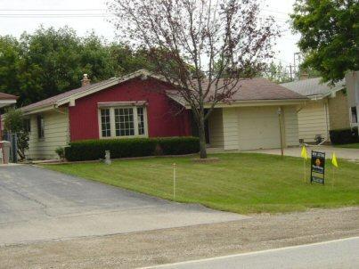 4284 S 92nd St., Greenfield, WI 53228