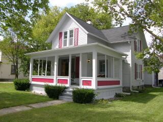 602 S Silver Lake St., Oconomowoc, WI 53066