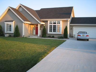 2115 Heaven View Ln., Oak Creek, WI 53154