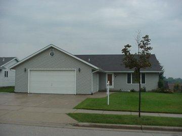 1733 Erin Ln., Waukesha, WI 53188