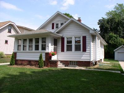 1816 N 72nd St, Wauwatosa, WI 53213