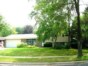 105 Laurel Dr, West Bend, WI 53095