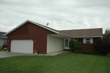 2066 Lake View Dr., Hartford, WI 53027