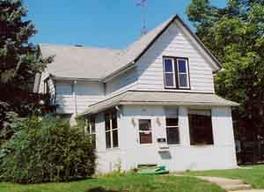 64 S Chestnut St, Oconomowoc, WI 53066