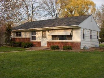 4504 N 101st St., Wauwatosa, WI 53225