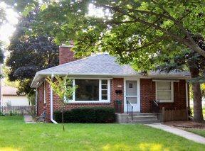 5677 N Milwaukee River Pkwy., Glendale, WI 53209