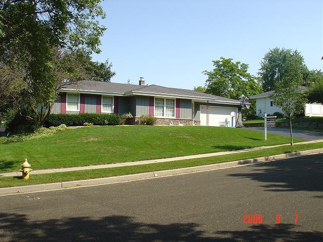 2442 Pendelton Pl., Waukesha, WI 53188