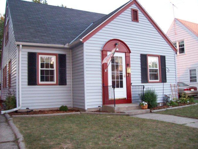 647 Wolcott St, West Bend, WI 53090