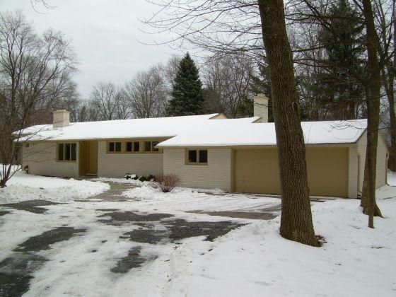 7220 N Lake Dr., Fox Point, WI 53217