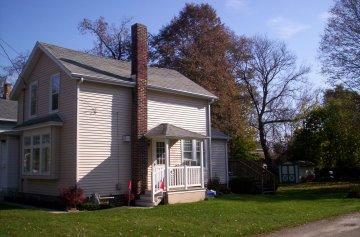 425 Wood St, Oconomowoc, WI 53066