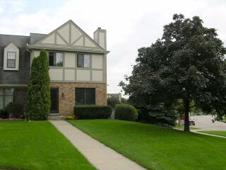 330 Willow Grove Dr. #A, Pewaukee, WI 53072