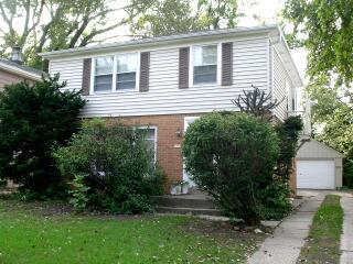 5055 N Kent Ave, Whitefish Bay, WI 53217