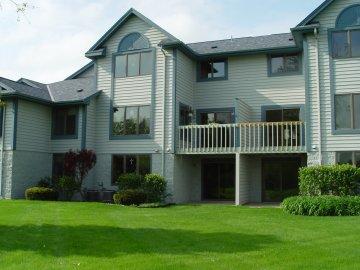 935 Bay View Cir., Mukwonago, WI 53149