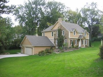 14825 Walters Ct., Elm Grove, WI 53122