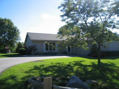 1242 Timber Ridge, Pewaukee, WI 53072