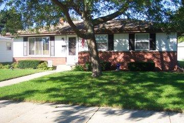 4110 Manhattan Dr, Racine, WI 53402