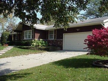 1271 Fox Point Dr., Waukesha, WI 53189