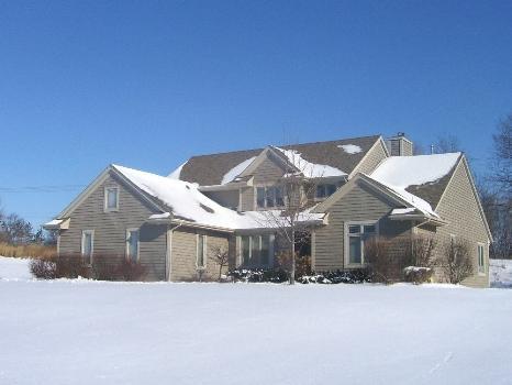 W260N2832 Steeplechase Dr., Pewaukee, WI 53072
