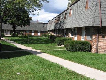 1106 Fleetfoot Dr. #F, Waukesha, WI 53186