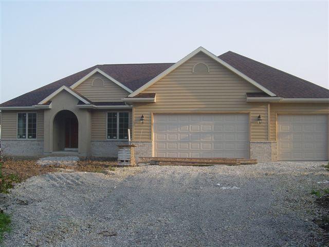 3166 W Plaza Dr., Franklin, WI 53132