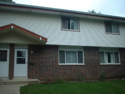 811 Ridgeway Dr., Pewaukee, WI 53072