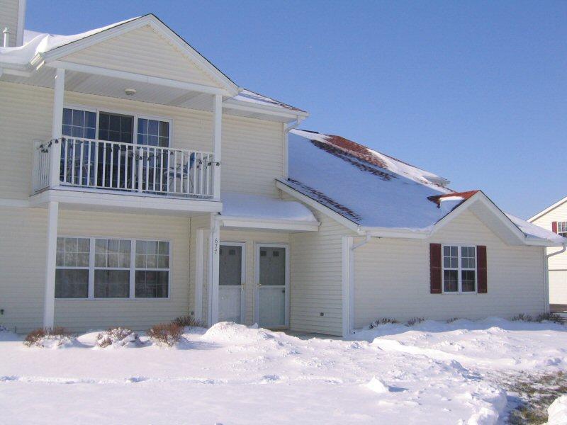 677 Wood River Ct. #4, West Bend, WI 53095