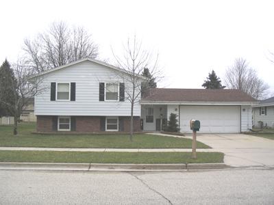 727 Sheridan Dr., West Bend, WI 53095