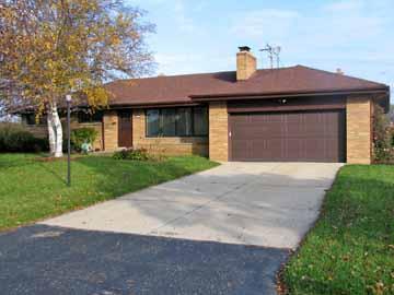 2237 Crestview Ct, Wauwatosa, WI 53226