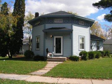 127 N Newcomb St., Whitewater, WI 53190