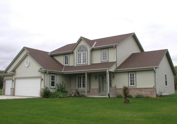 W308S8805 Woodland Dr., Mukwonago, WI 53149