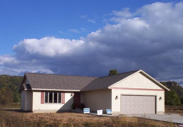 N8364 Ducke Dr., Holland, WI 54636