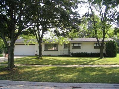 523 Clearview Dr, West Bend, WI 53090